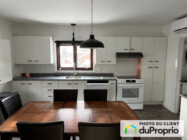 11200-11200 St-Henri, Beaupré for rent