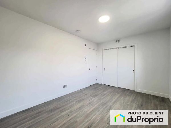 22, boulevard Saint-Elzéar Ouest, Laval-des-Rapides à louer