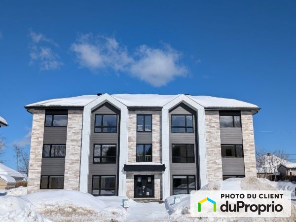 975 rue de Chaumont, St-Jérôme (Bellefeuille) for rent