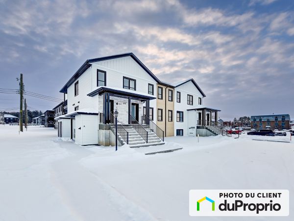 5 Bâtisseurs, Bedford for rent