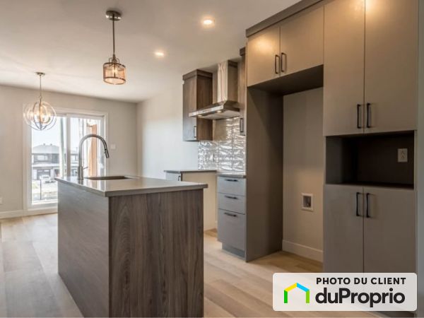 2570 rue Ste-Anne, Varennes for rent