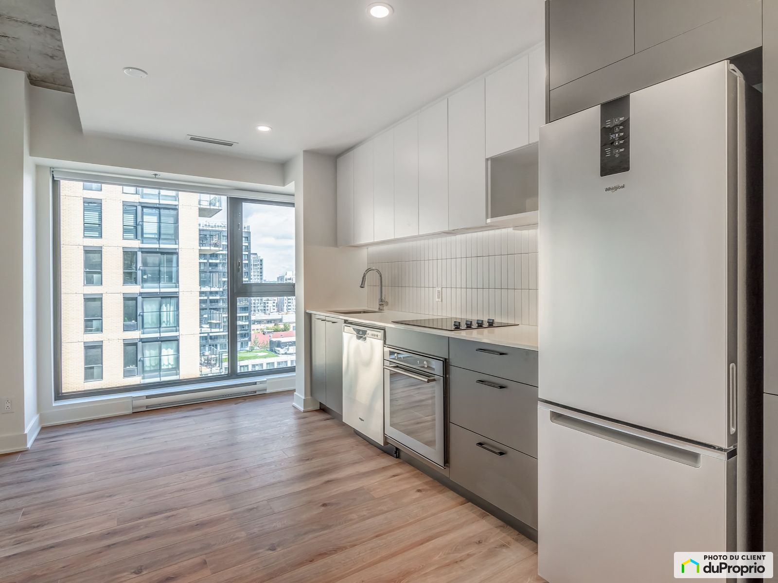 235, rue Young -Studio - Griffin Square — photo 1