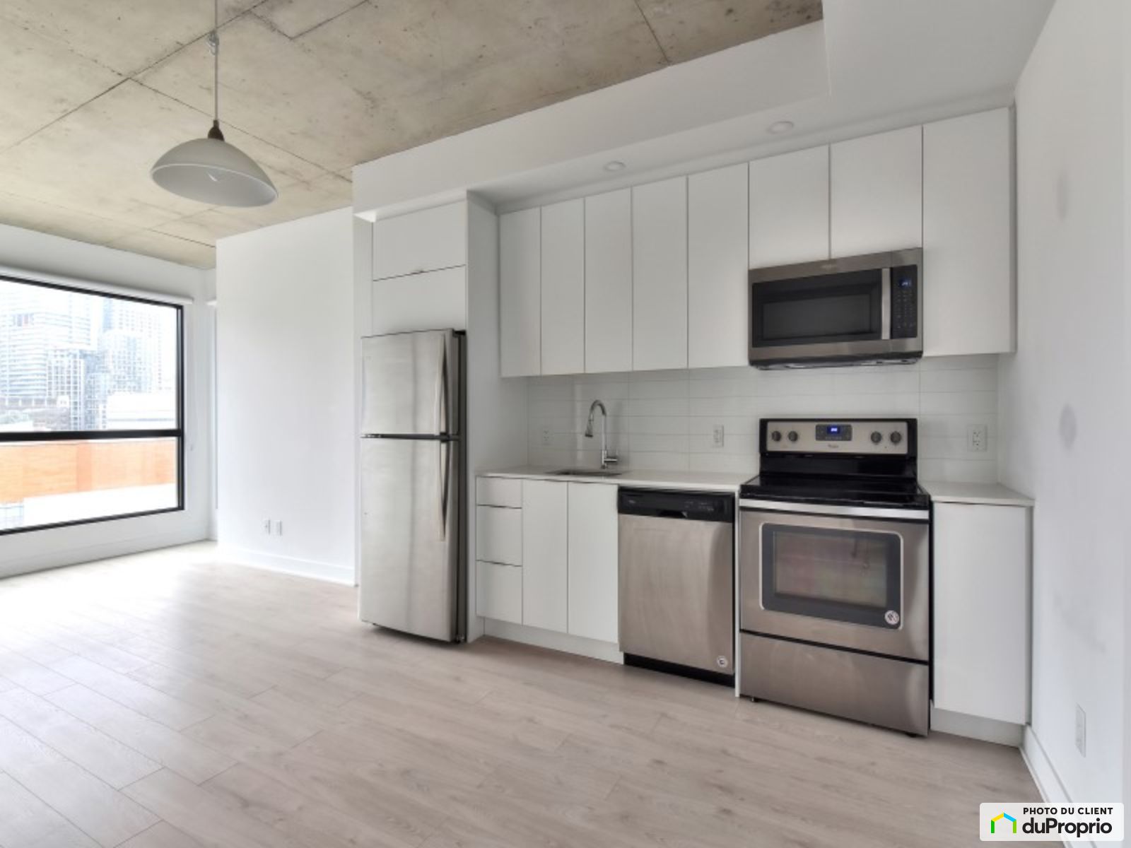 3 1/2 - Myriade - 1445 Clark — photo 1