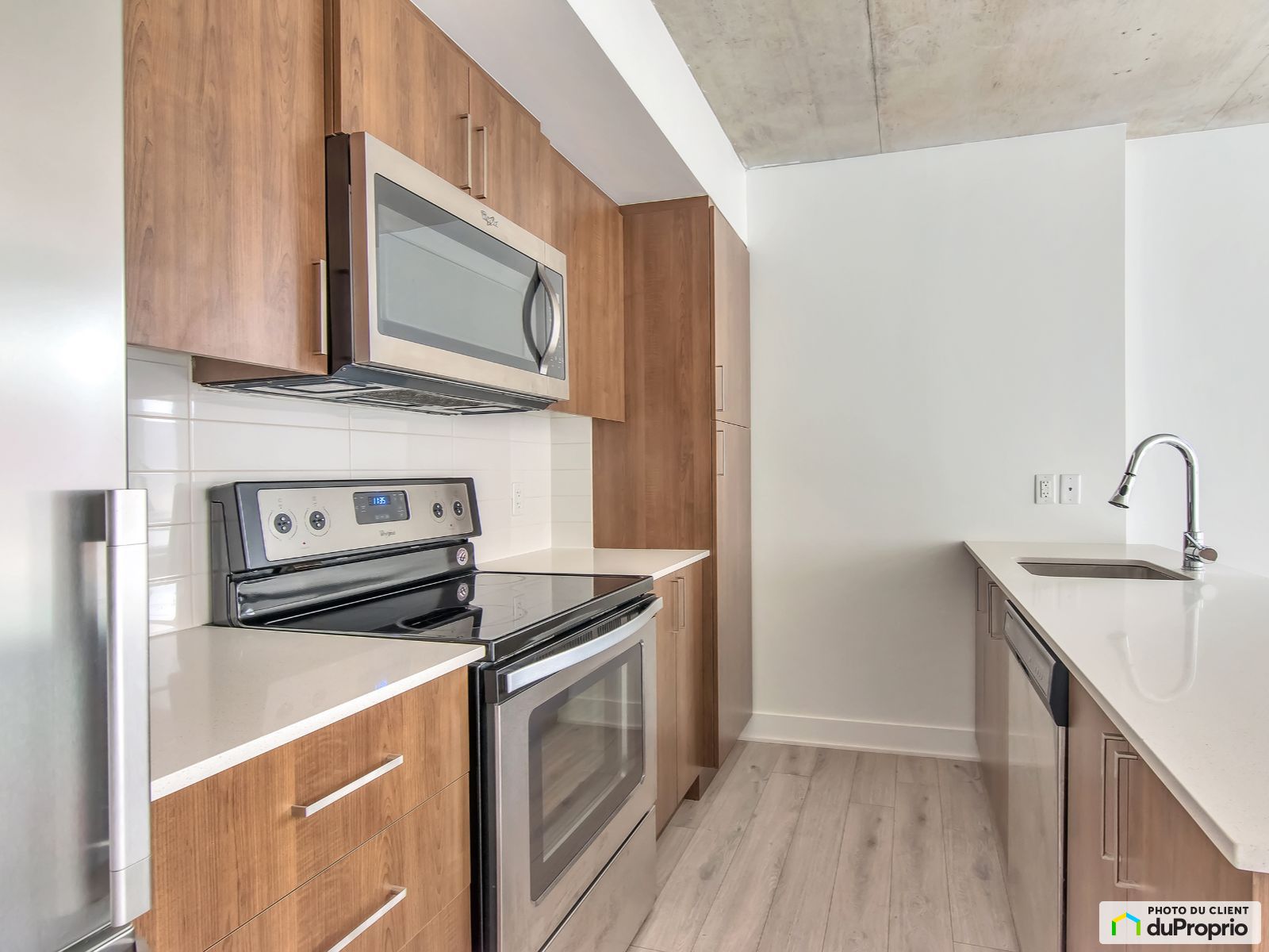 Unité 3 1/2 - Neuf Cents - 1325 Saint-André — photo 1