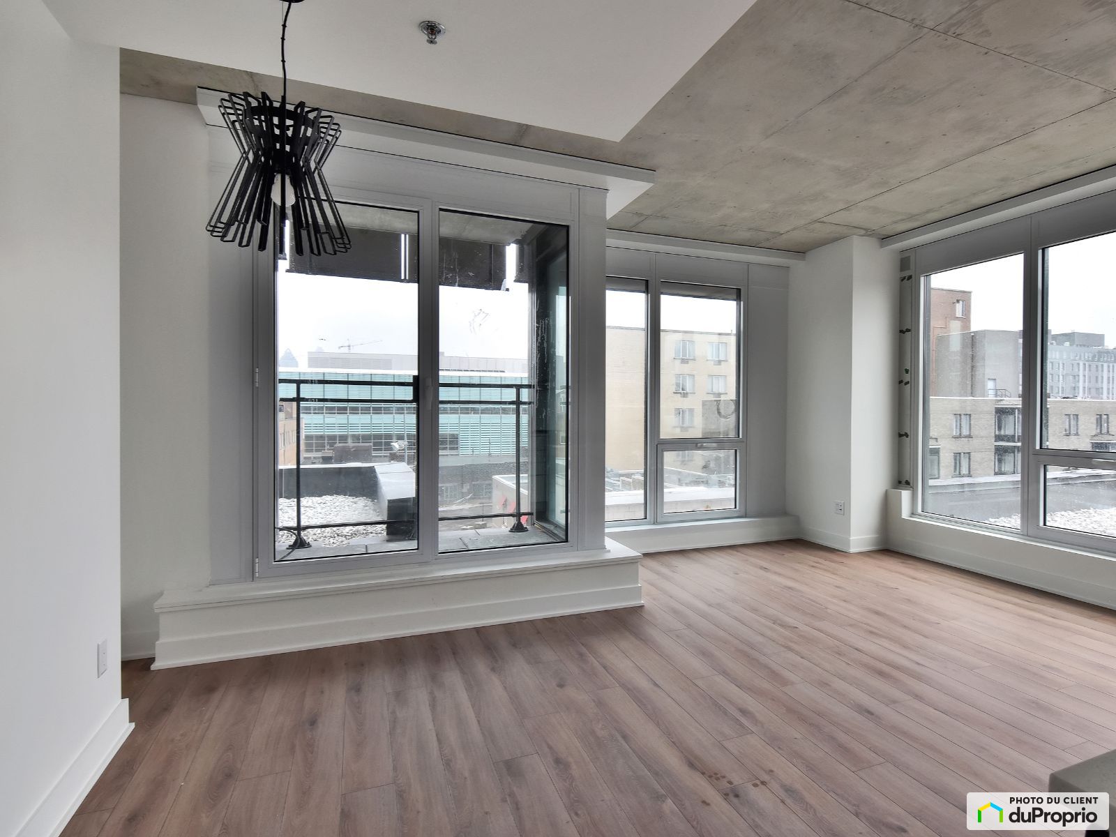 3 1/2 - Zenith - 1569 Saint-Hubert — photo 1