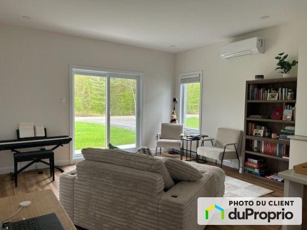 142 1ère Avenue, ND-Du-Mont-Carmel for rent