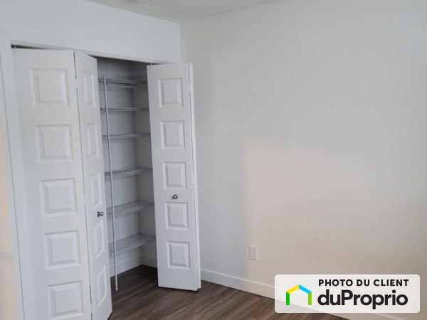 2402 rue des Narcisses, St-Émile for rent