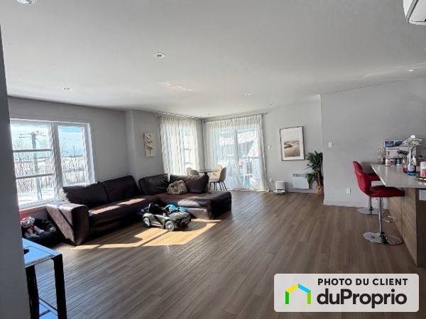 Apartment Living Room - 220 rue du Grenadier, St-Constant for rent