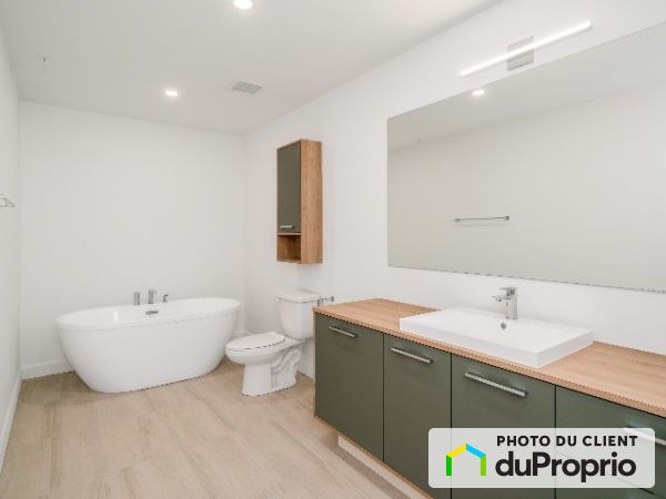 Salle de bain - 509-8501, Rue de la Comtoise, Lebourgneuf à louer