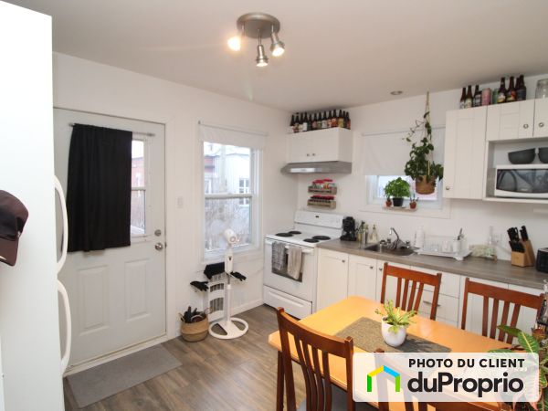 2 1/2-353 rue Anna, Saint-Sauveur for rent