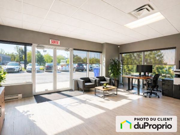 Espace commercial - 90 rue Gaston-Dumoulin, Blainville à louer
