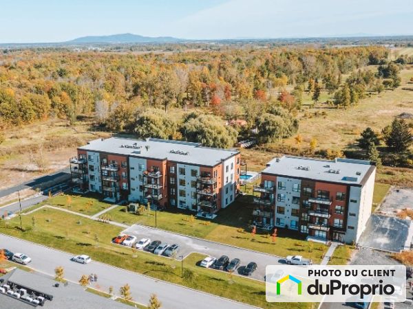 107-220 De l'Aigle, Carignan for rent