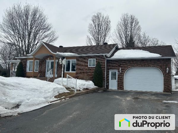 36 Du souvenir, Ste-Mélanie for rent