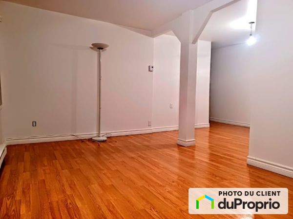 133, Bernatchez, Vanier à louer