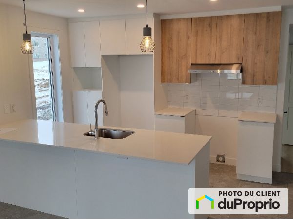 A-9600 boulevard du Centre-Hospitalier, Charny for rent