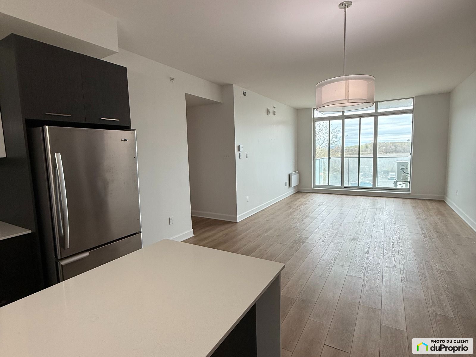 212-2990, boulevard saint martin — photo 1