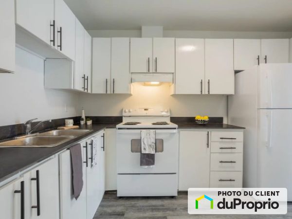 270 boulevard Thimens, Saint-Laurent for rent