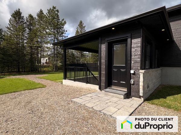 92 B, Albert Lippé, St-Jean-De-Matha à louer