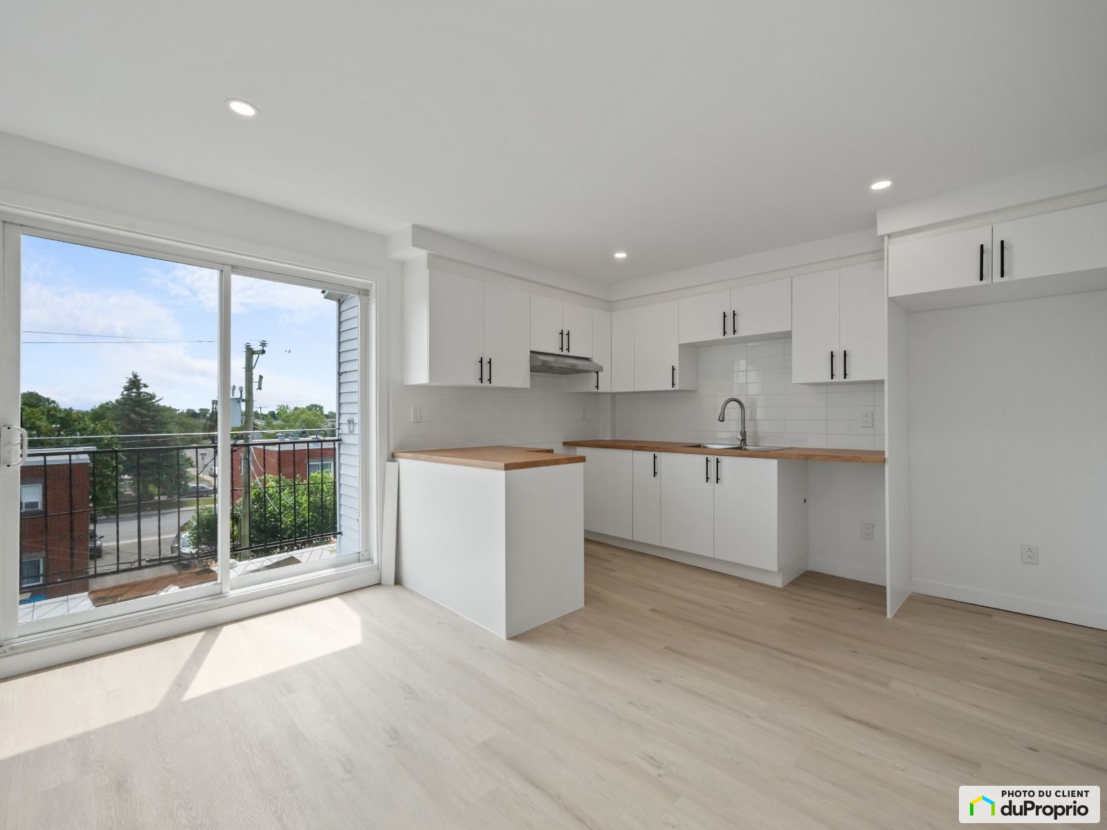 2-1270, rue Bousquet — photo 1