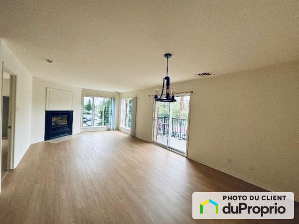 Living Room - 211-1550 Henri Bourassa Blvd W, Ahuntsic / Cartierville for rent