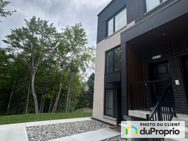 1790 rue de cabourg, Val-Bélair for rent