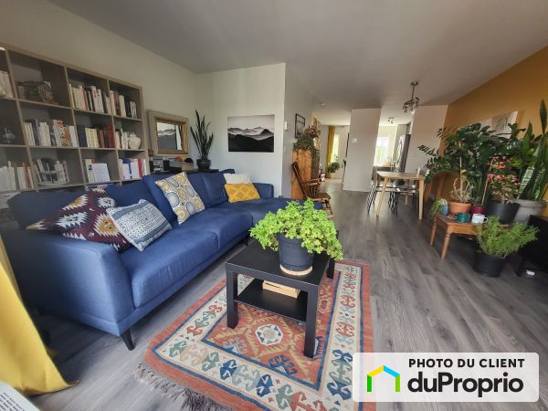 Salon / Salle à manger - 1167, Des Ardennes, Saint-Sauveur à louer