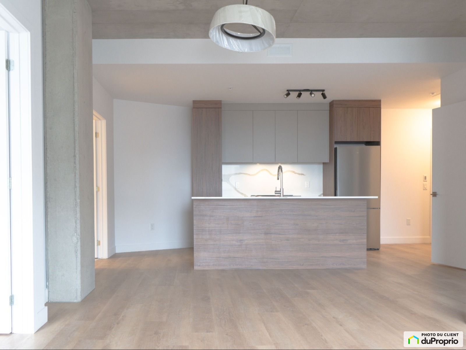 401-4845, chemin cote st luc — photo 3