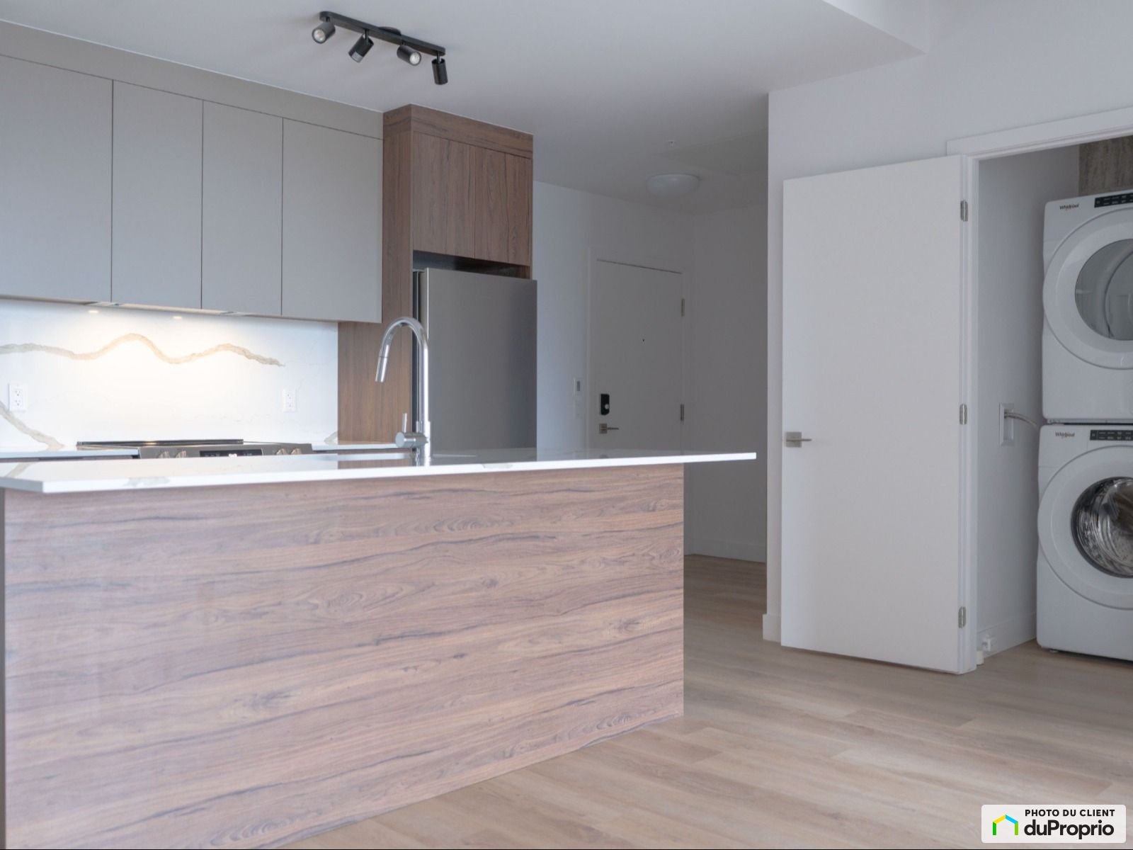401-4845, chemin cote st luc — photo 1