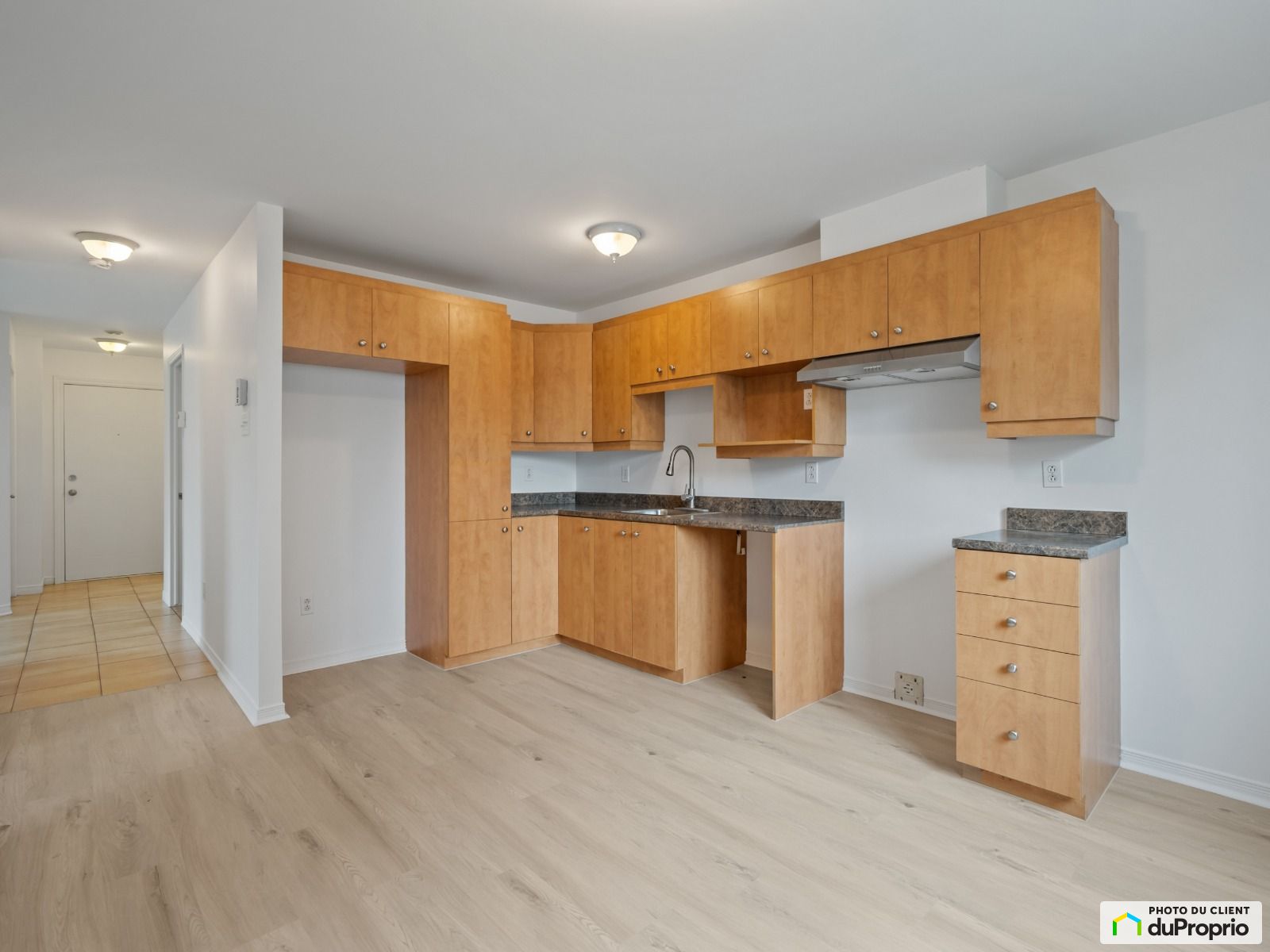 10-330, Bohemier — photo 1