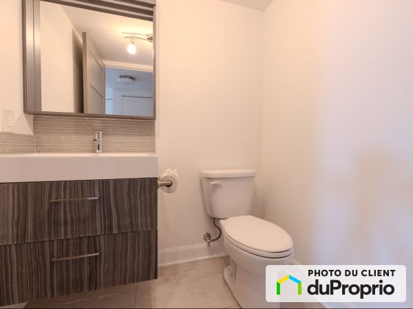 403-3400 Boulevard Saint-Elzéar, Chomedey for rent