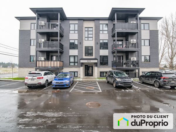 225, avenue Hamford, Lachute à louer