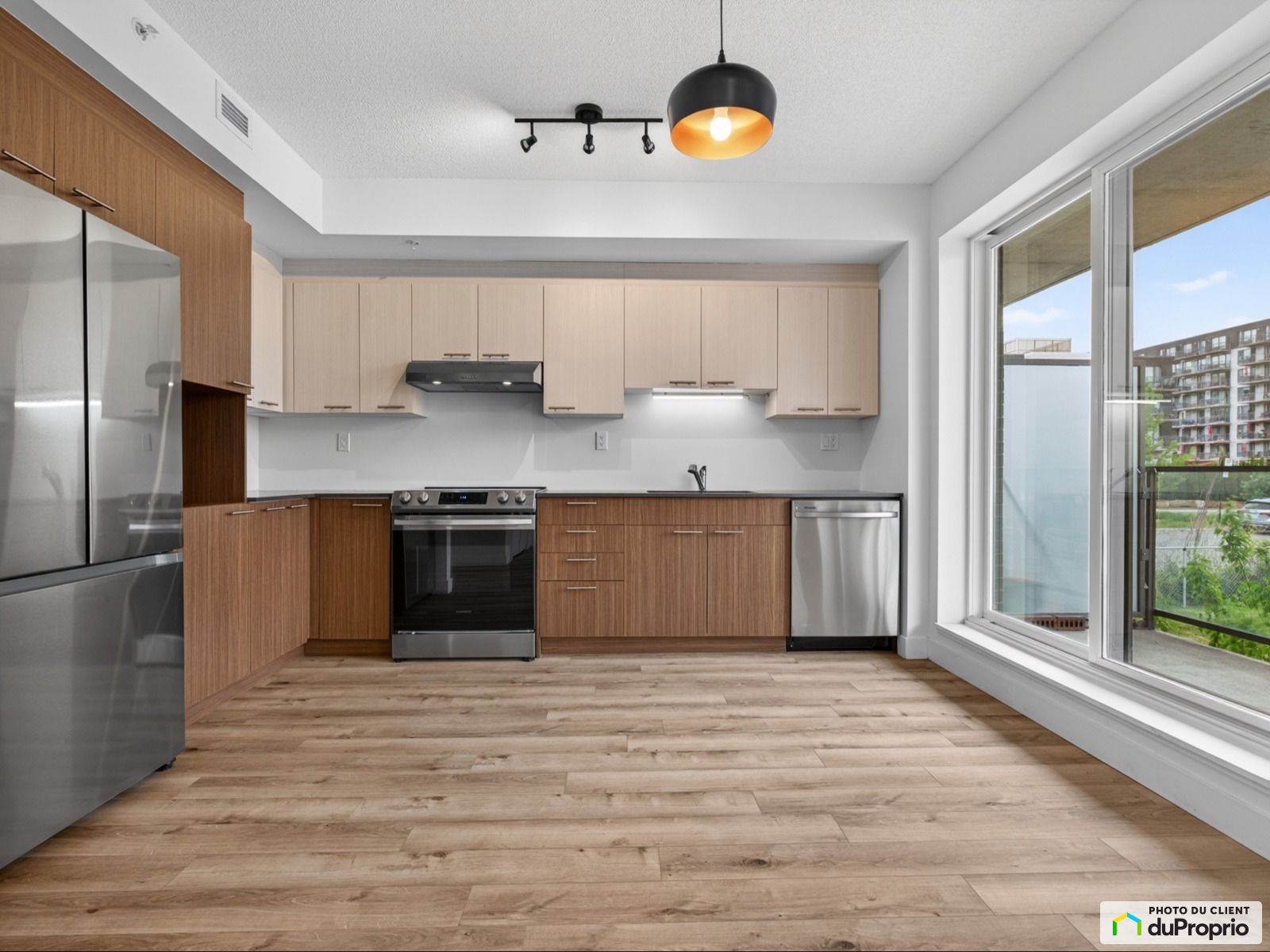 208-9355, Sherbrook Est — photo 1