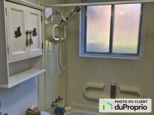 Bathroom - 5772 Rue de Parme, Auteuil for rent