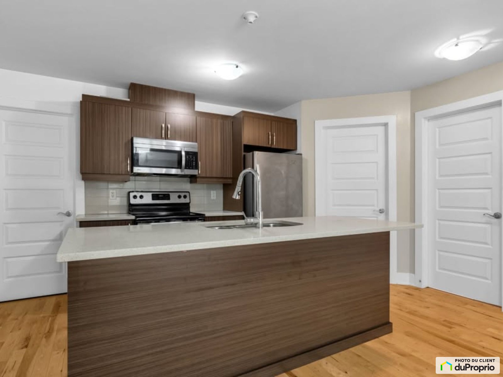 002-10300, boul. Saint-Laurent — photo 2