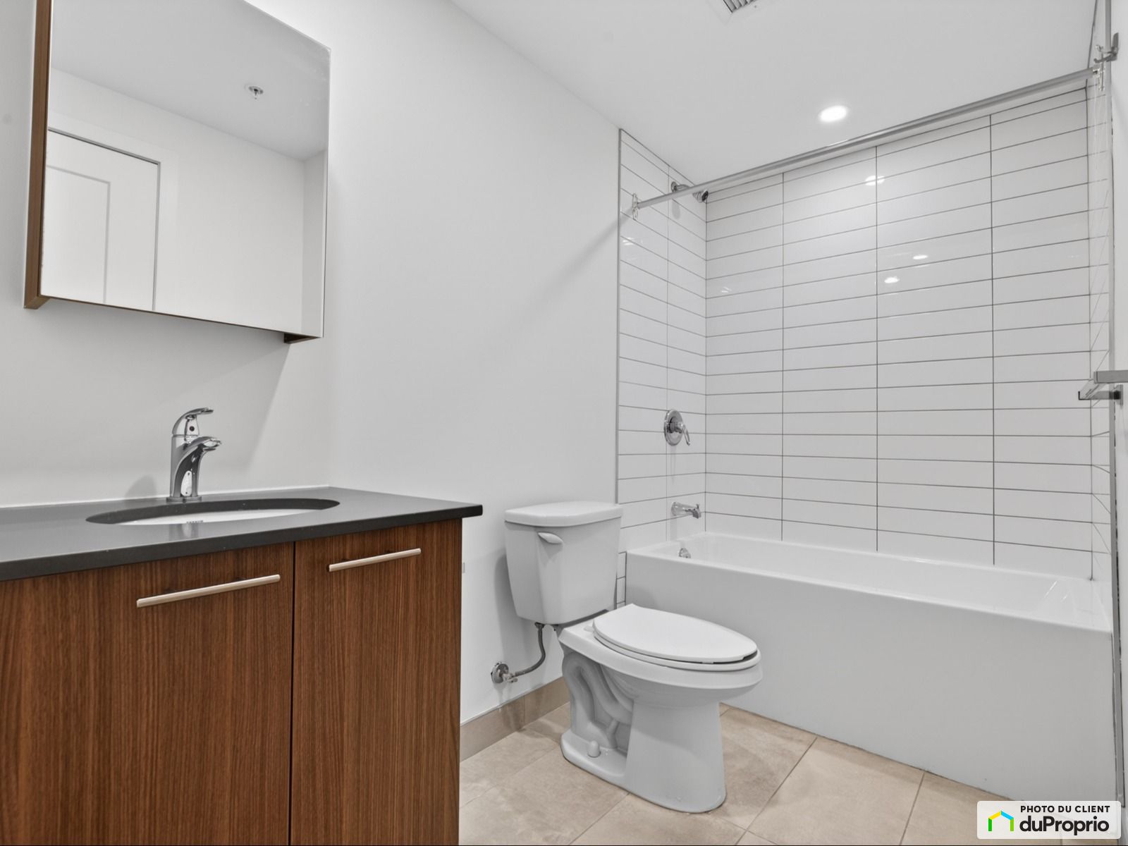209-9355, Sherbrook Est — photo 1