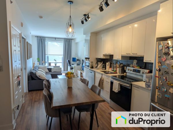 245 chemin Bates, Mont-Royal for rent