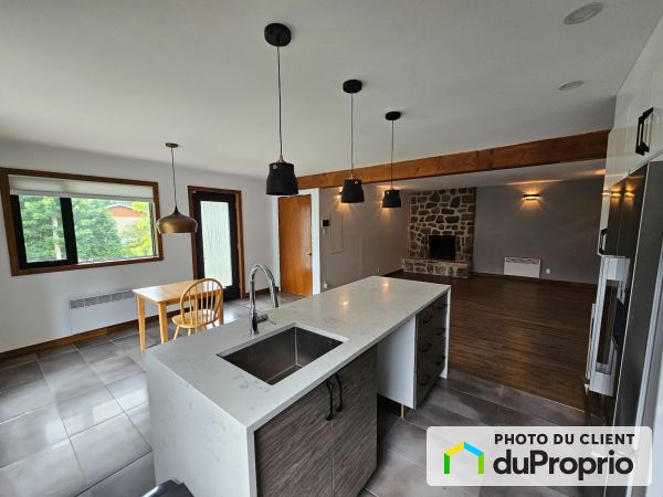 A-30 av. Bernard, St-Sauveur for rent