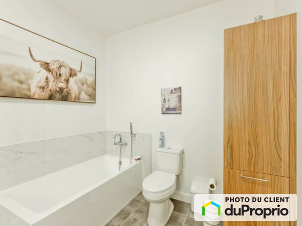Bathroom - 51 alexander-bothwell, East Angus for rent