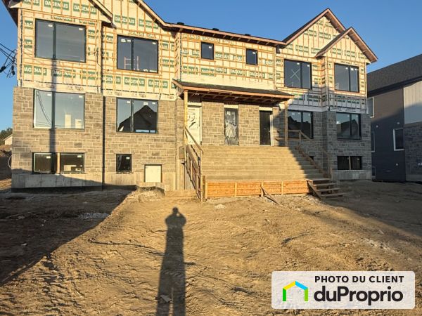 1331 Clos-du-bourg, Prévost for rent