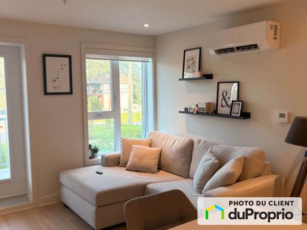 217-100 place de la Saint-Jacques, St-Philippe for rent