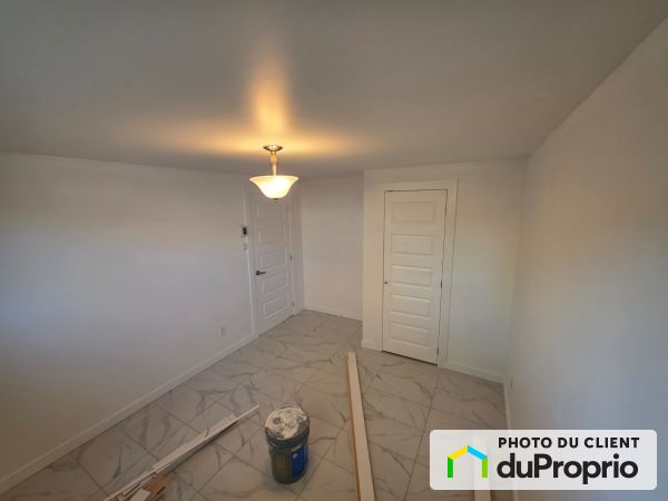 944A Odessa, Fabreville for rent