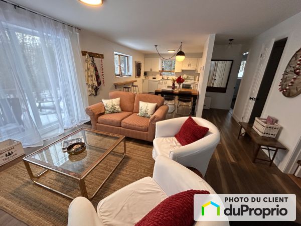 Apartment Living Room - 906A Rue principale, St-Sauveur for rent