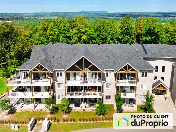 205-240A rue du Cercle des Cantons, Bromont for rent