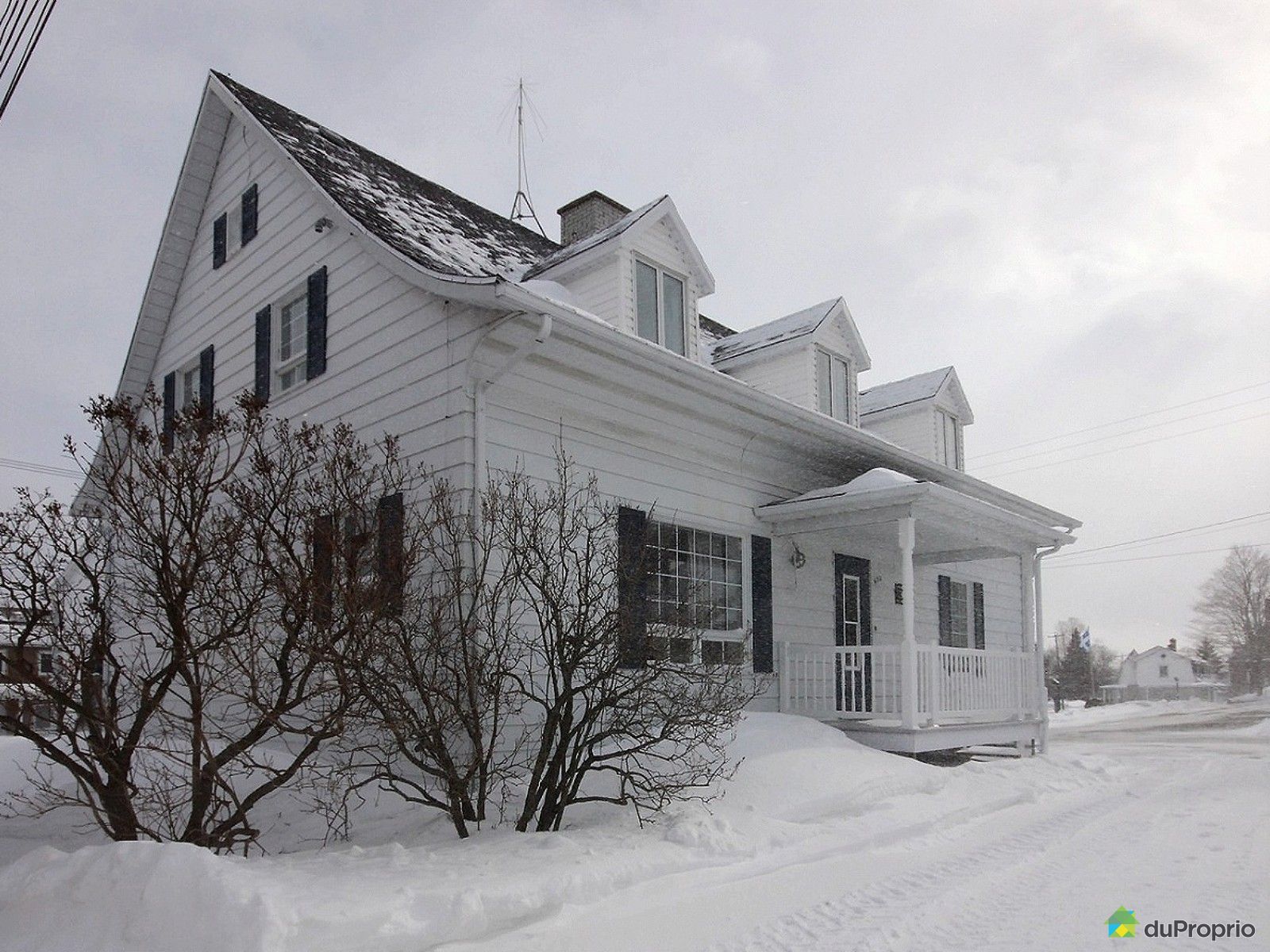 facadeenhivermaison2etagesstfrancoisdelarivieredusud1600