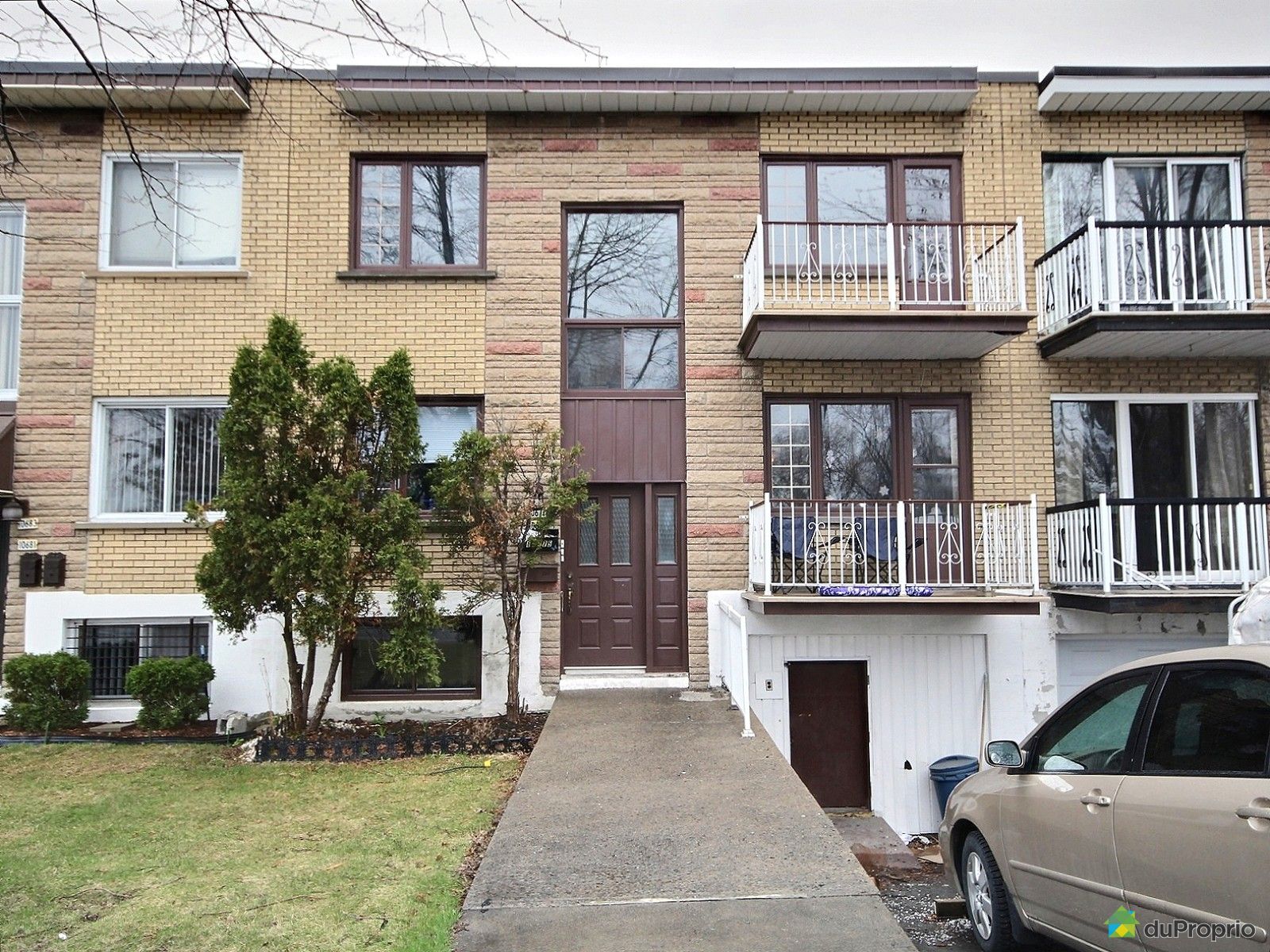 facadeduplexmontrealnord16004835238.jpg