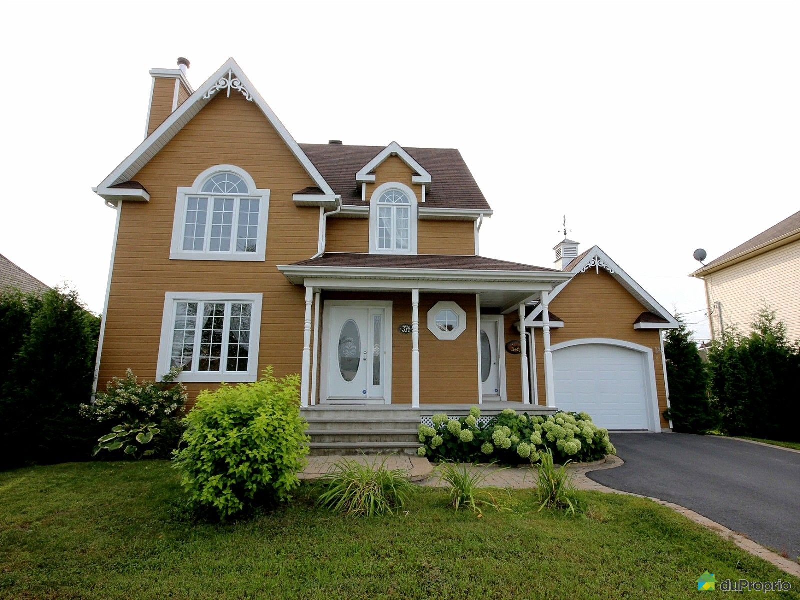 Maison 2 étages à vendre McMasterville 4 chambres 2 salles de bain 641644