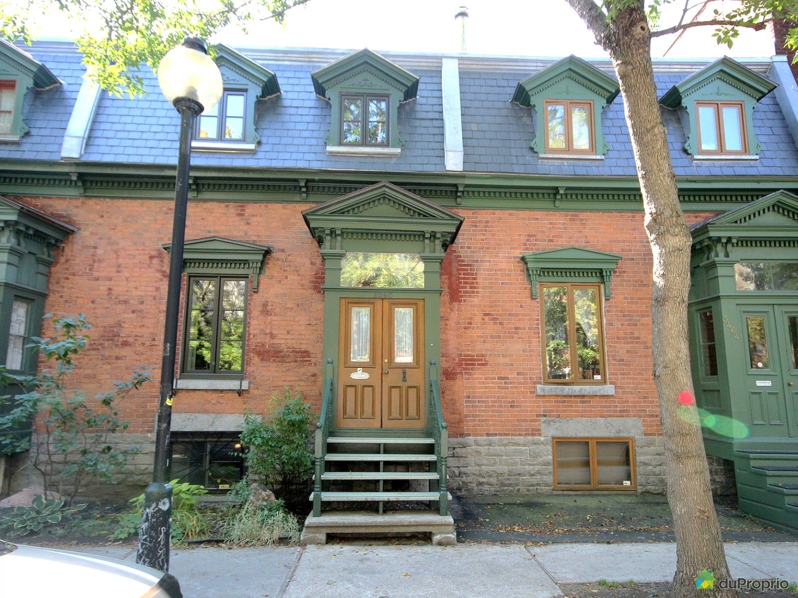 facademaisonenrangeedevilleplateaumontroyal16005336709.jpg