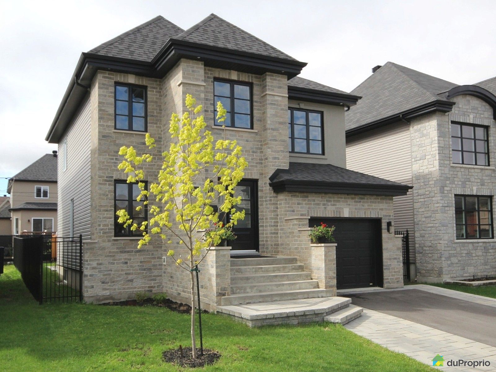 J'ai Vendu & Économisé 28 000 Maison 2 étages Auteuil, Nᵒ 699586