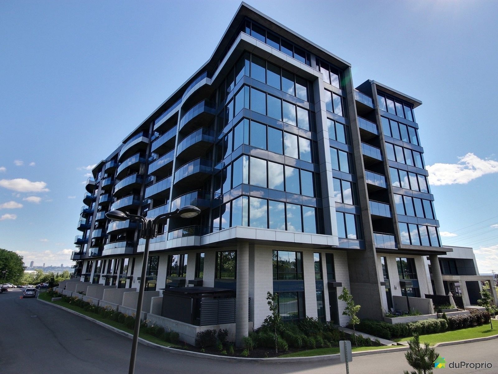 814 375 Rue Mathieu Da Costa — photo 1