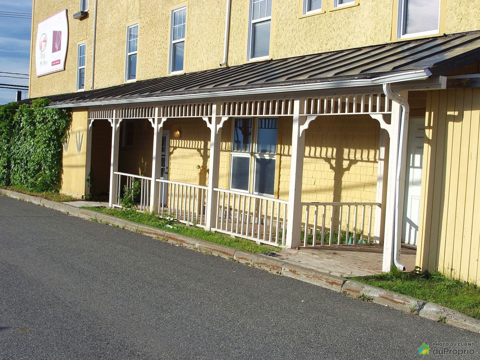 100 1Re Avenue Ouest — photo 3